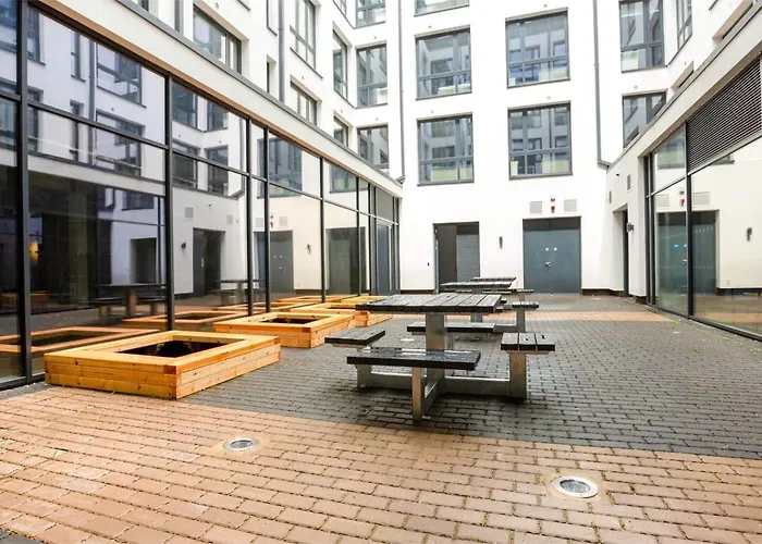 For Students Only - Market Quarter In * Μπρίστολ